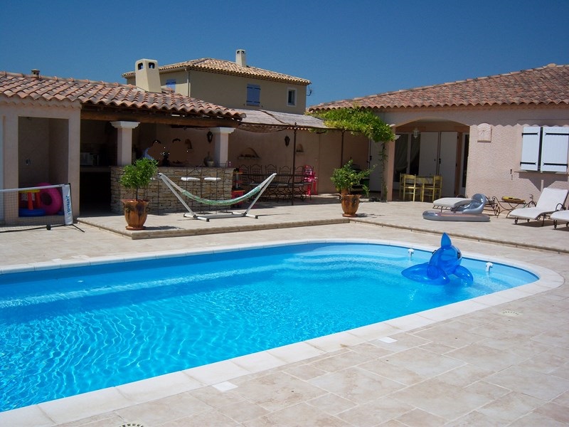 Piscine coque fond plat lac oro  9.40 mètres