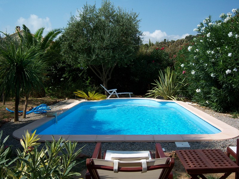 piscine coque fond incline 7.80 mètres sainte croix