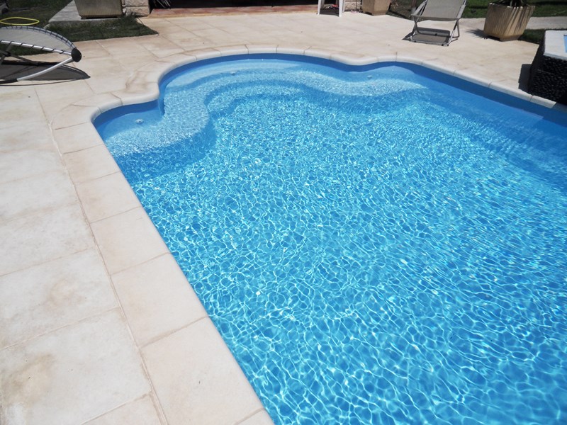 piscine esparron coque inclinée 8.80 mètres