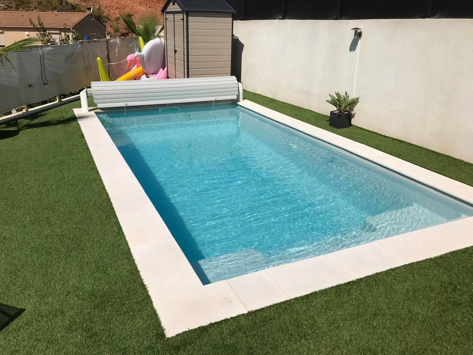 Piscine coque avec volet roulant sécurité à Martigues