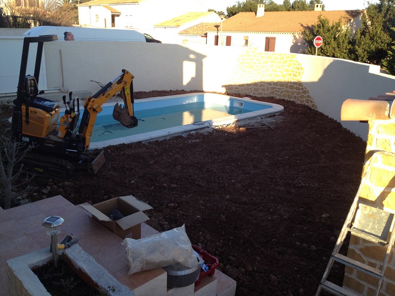 Installation piscine bleue chantier Martigues