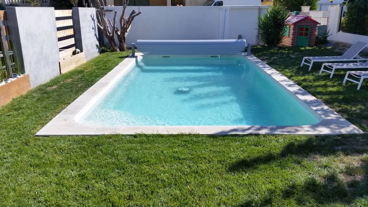 Piscine coque 8 m Castillon Martiales