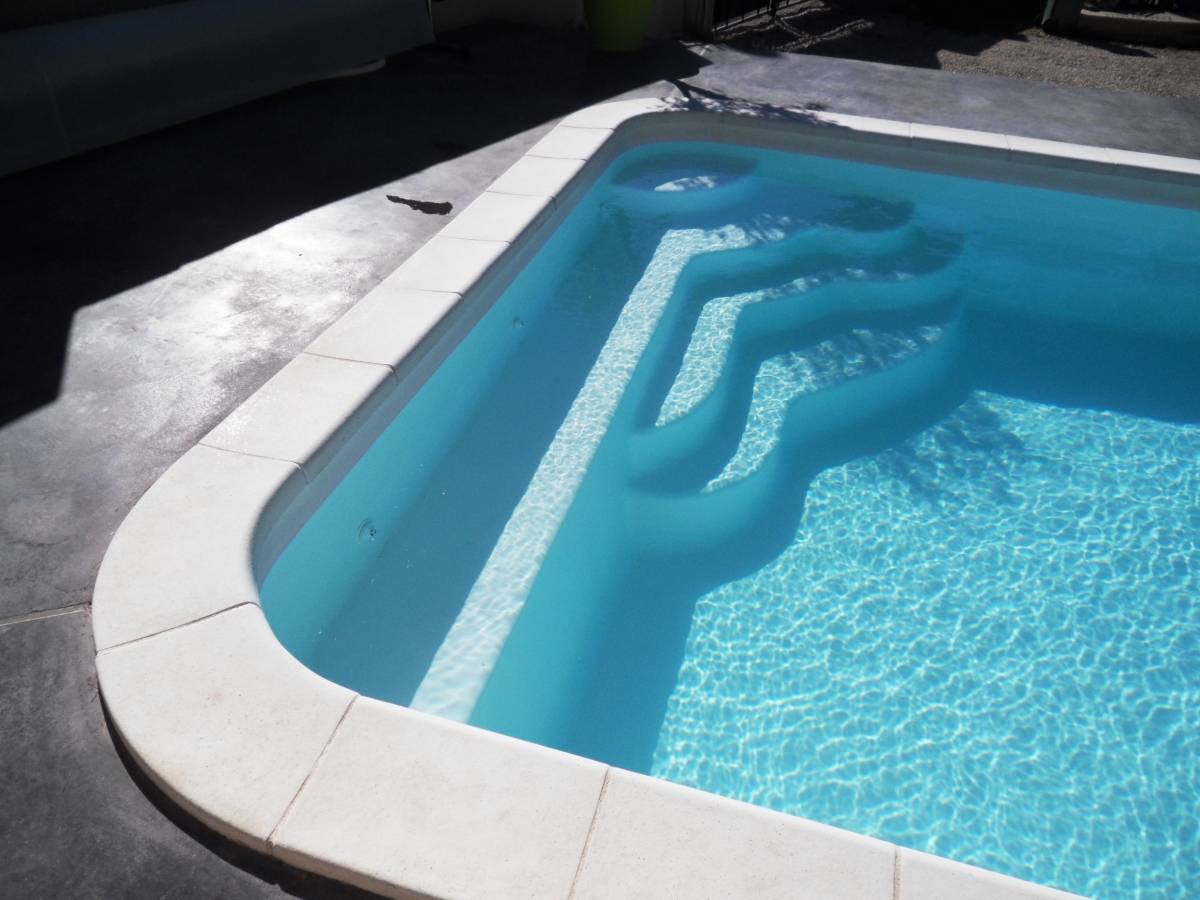 Piscine coque 8 m Castillon