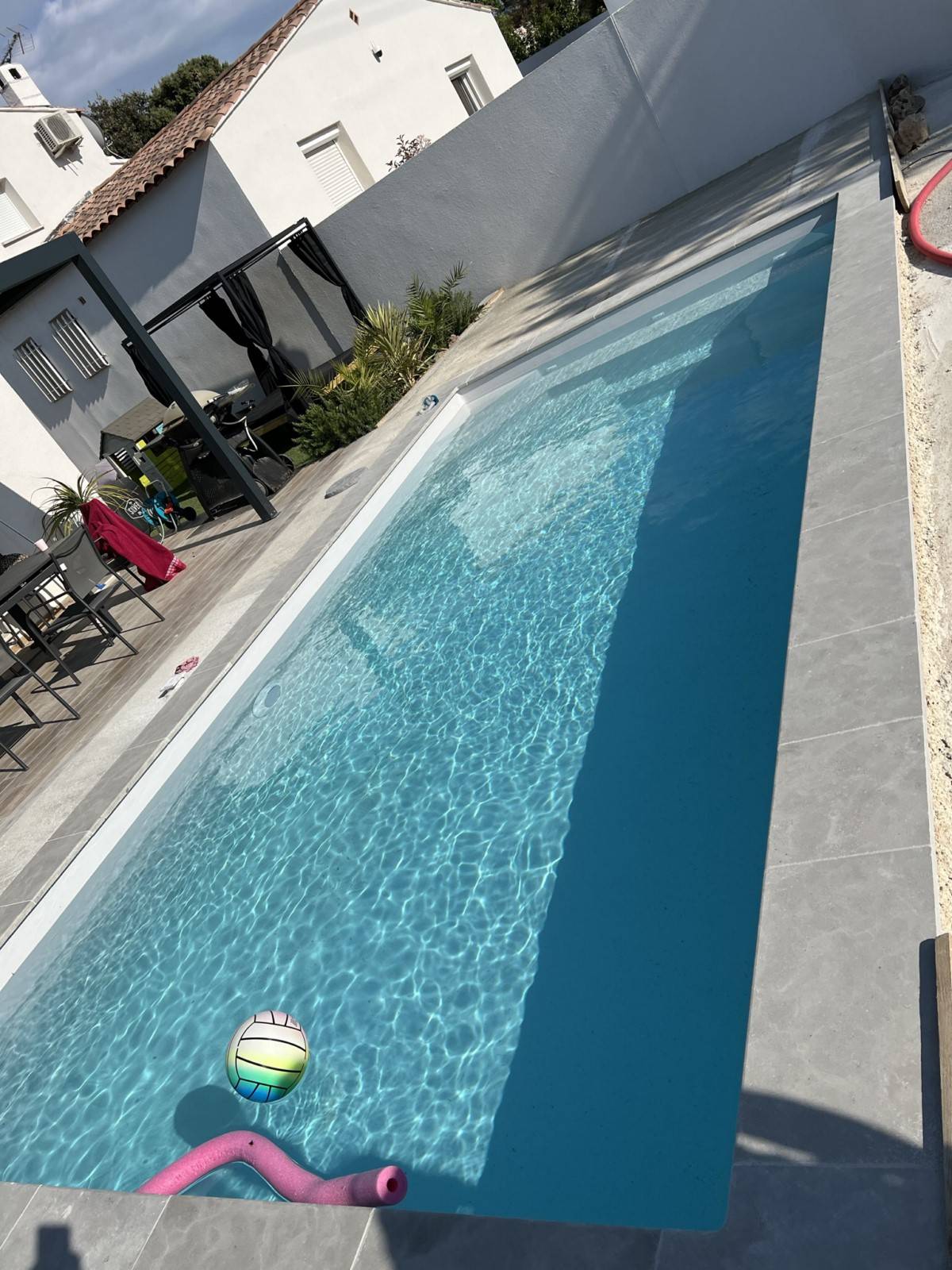 Piscine coque Lac de Cinto 6.50m x 3.20 m avec une profondeur de 1.40 m