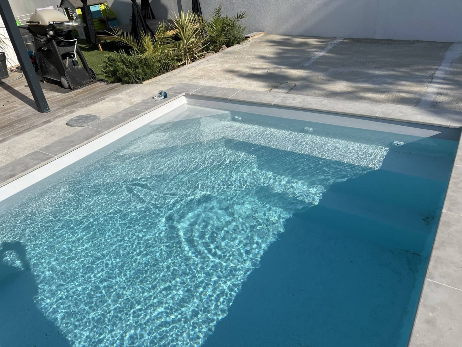 Piscine coque Lac de Cinto 6.50m x 3.20 m avec une profondeur de 1.40 m