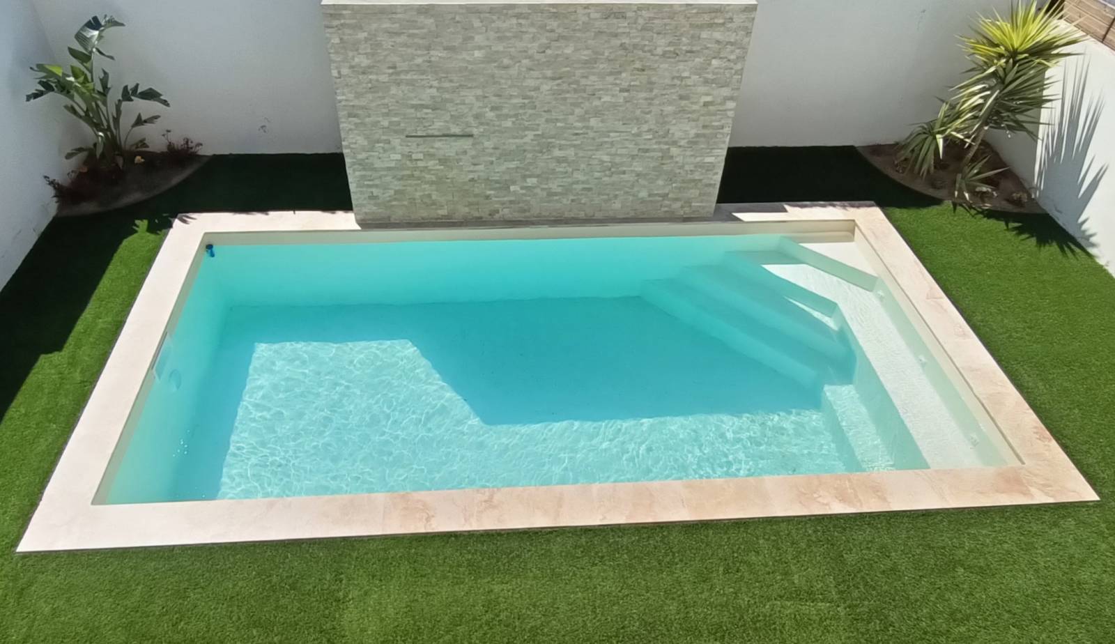 Nouveau modèle de piscine MONTBEL  avec filtration