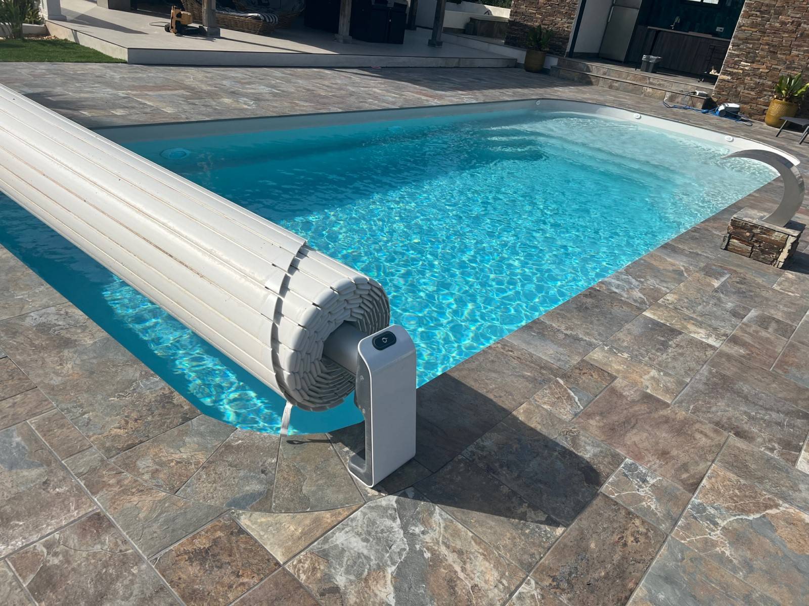 Installation et Vente de Piscines Coque à St Martin de Crau : Découvrez la Piscine Lac de Charmes