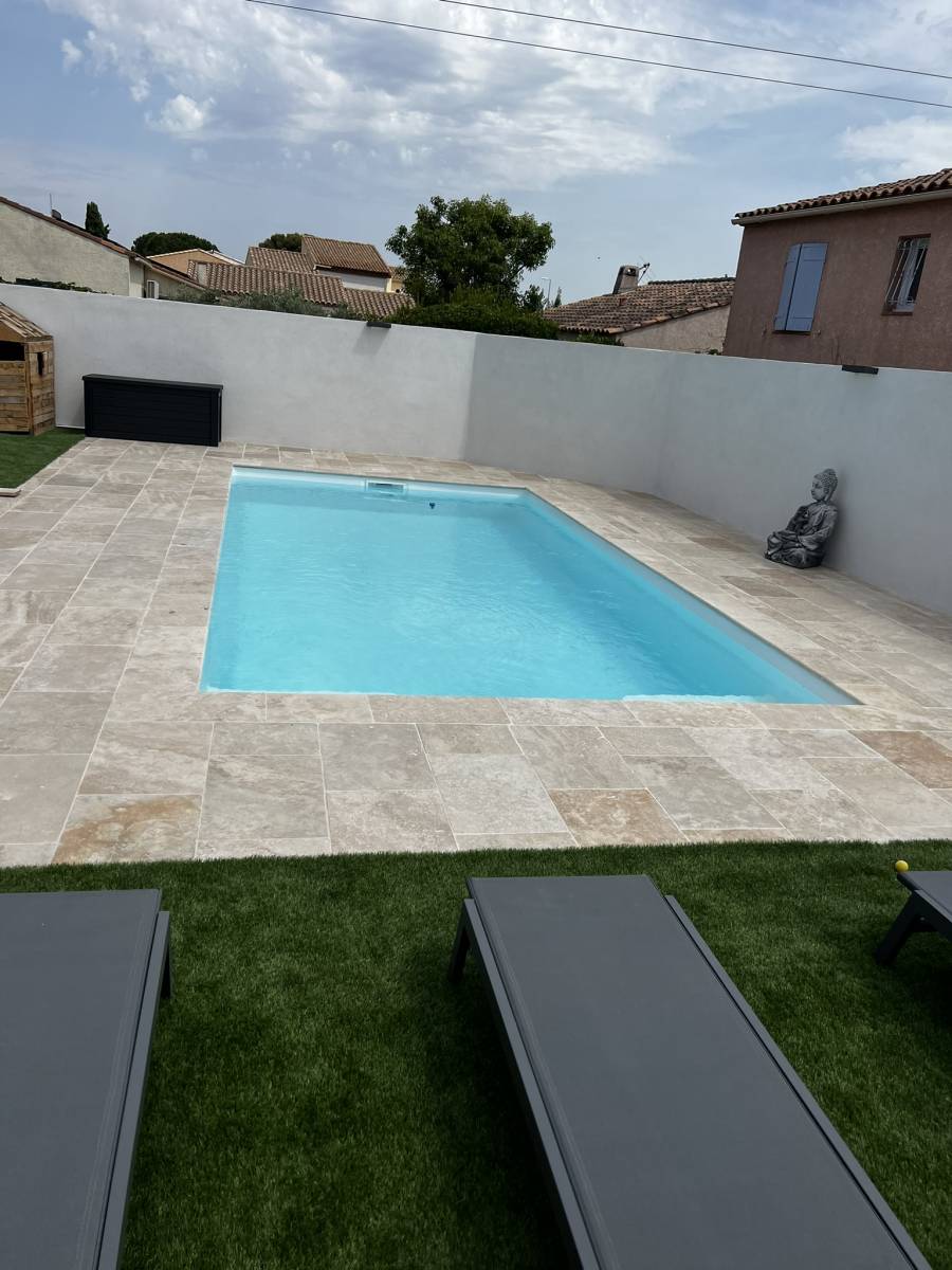 Piscine coque à fond plat 6.90 mètres  Lac Vert