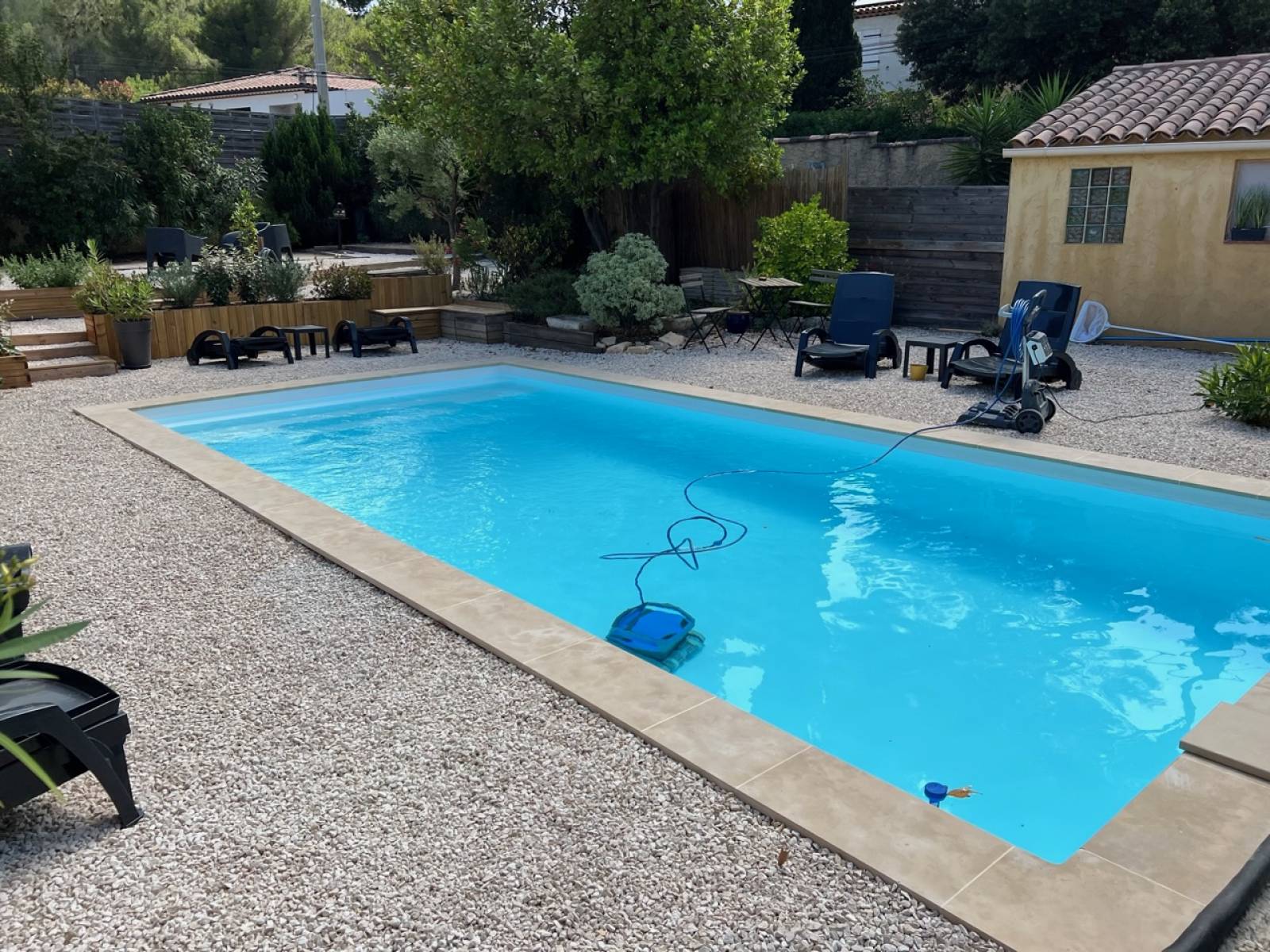 Vente et pose d'une piscine coque polyester près de Istres