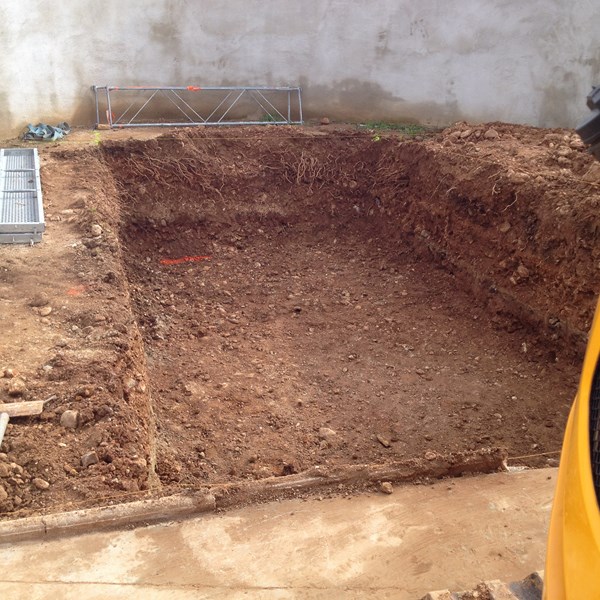 Trou piscine travaux Martigues