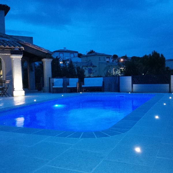 Piscine lumières Estari Sausset