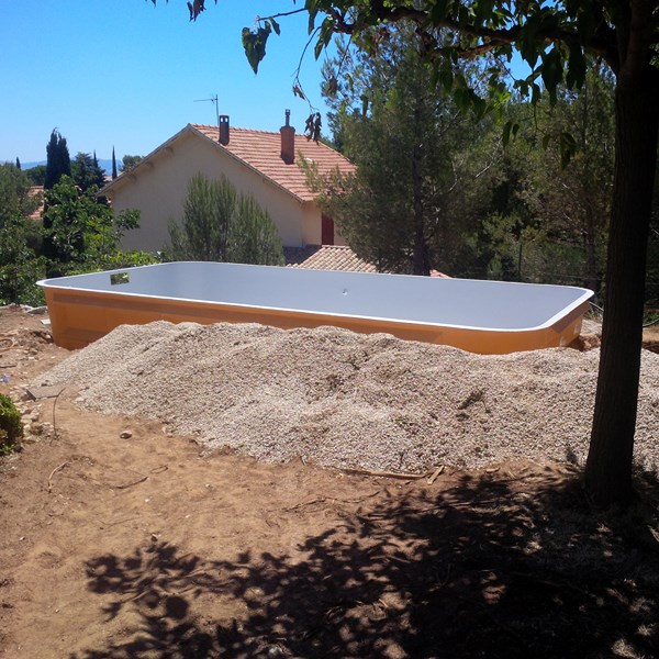 Pose de la coque piscine Estari Sausset