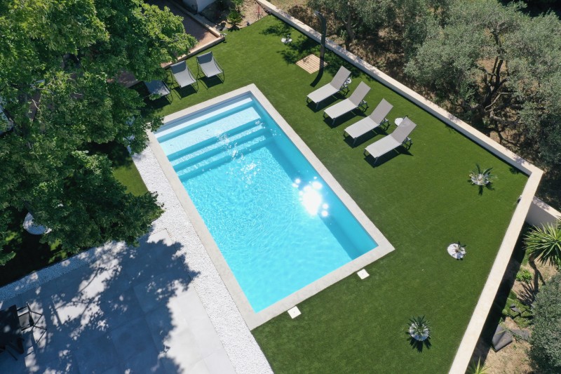 Vente de gazon synthétique différentes gammes livraison possible 30 KM autour de Martigues