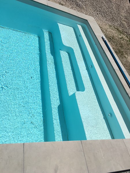 Piscine coque Chateauneuf les Martigues