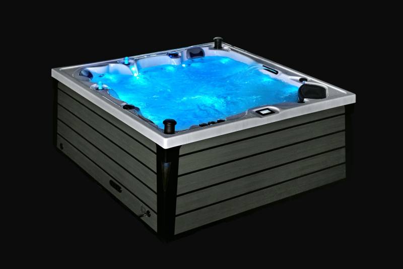 Spa Maldives 5 places avec 3 assises et 2 allongées 120 jets