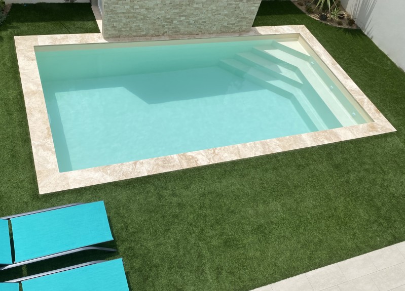 Vente de gazon synthétique différentes gammes livraison possible 30 KM autour de Martigues