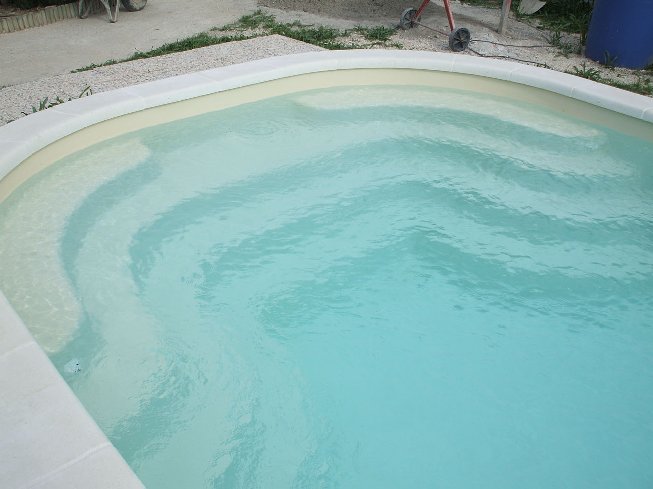 piscine coque Genève 8.4 m x 3.6 coque
