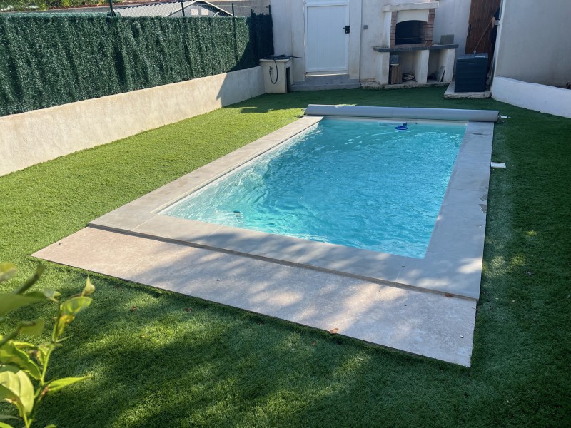 Vente de gazon synthétique différentes gammes livraison possible 30 KM autour de Martigues