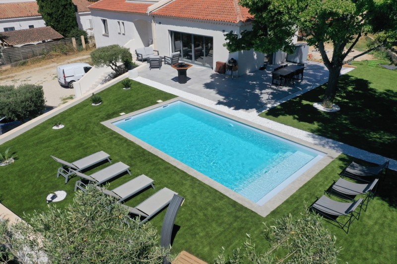 Vente de gazon synthétique différentes gammes livraison possible 30 KM autour de Martigues