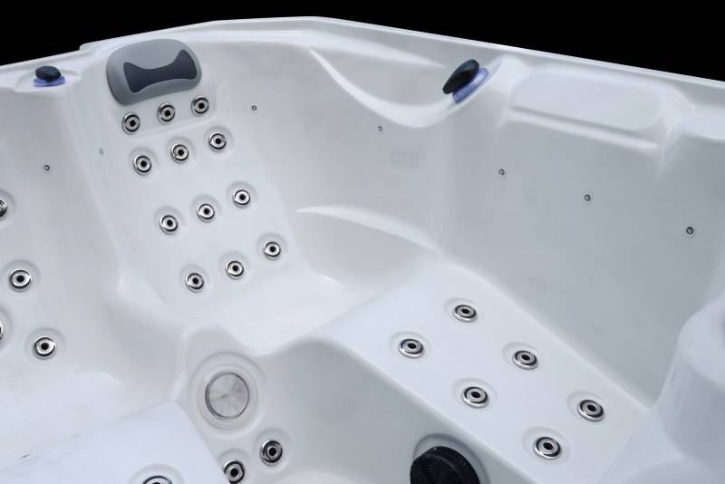 Spa coque 3 places BAHAMAS rectangulaire 45 jets